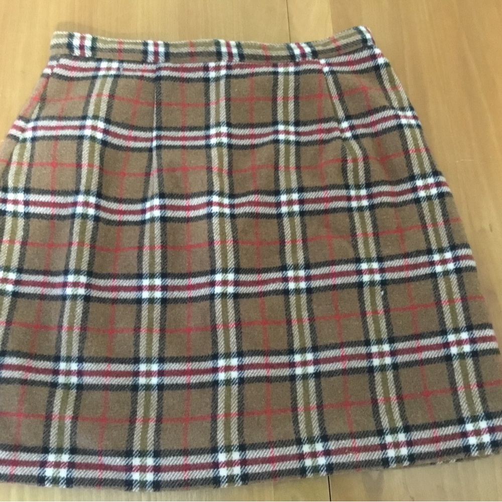 Burberry short skirt. Size 6P.
